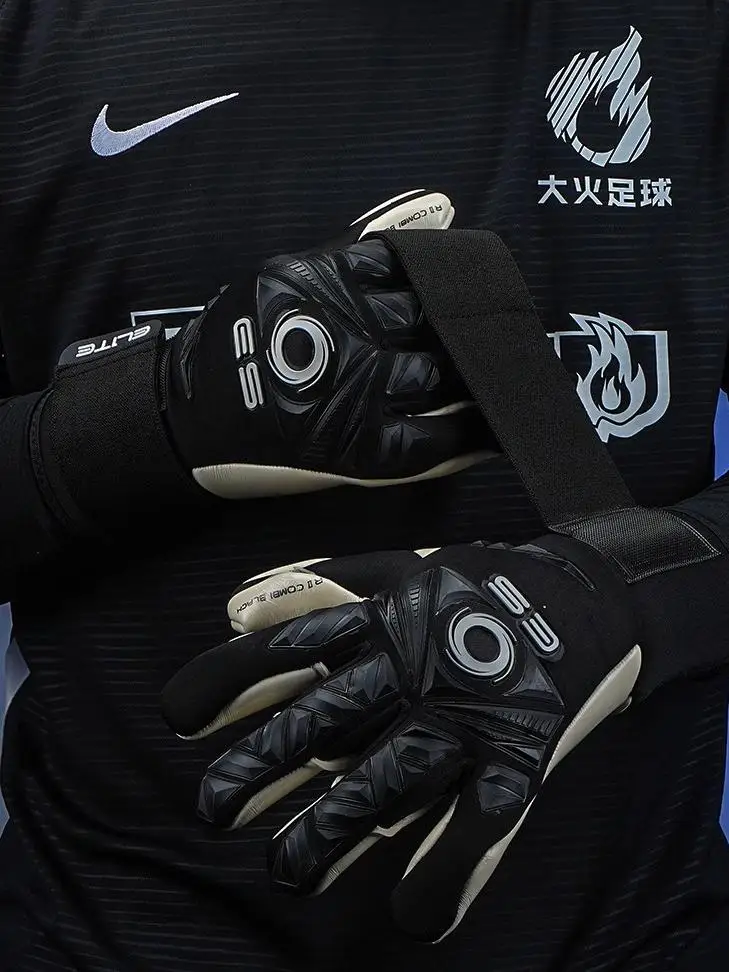 

Profional Goalkeeper Gloves without Finger Protection Winner Real Madrid Keeper Thibaut Courtois