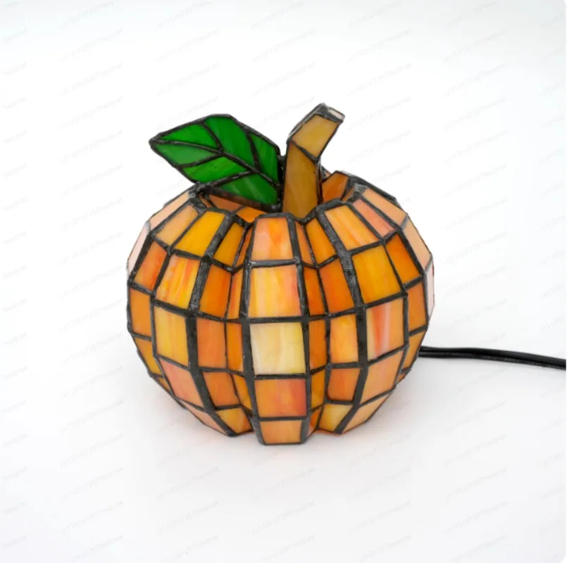 Autumn decorated glass pumpkins, Halloween resin decorative items of pumpkin lanterns, Halloween decorative pumpkin lanterns