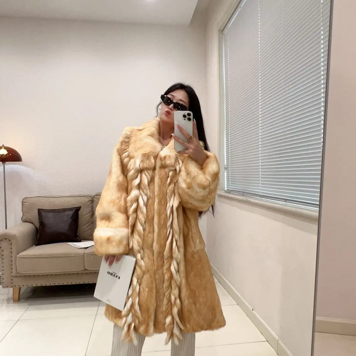 Langer Kaninchenfellmantel mit neuen Ärmeln für Damen mit Quastentemperament, luxuriös und luxuriös, warm im Winter