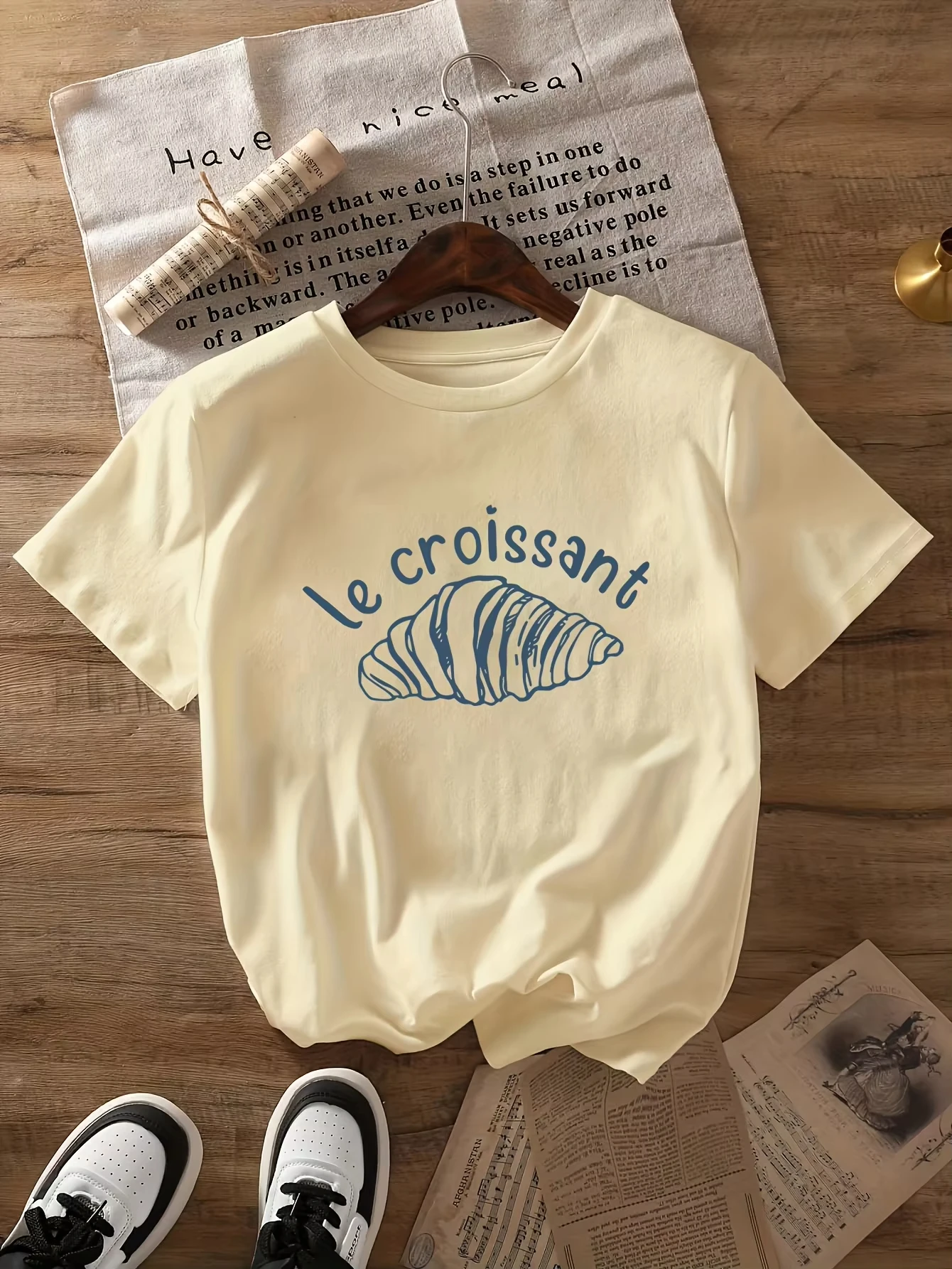 Womens 2026 Pink Le Croissant Graphic Print Short Sleeve Crew Neck Casual women men T Shirt for Spring Summer
