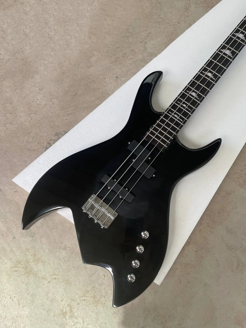 4 Strings Electric Bass Guitar with Rosewood Fretboard,Chrome Hardware Neck through body,Provide customized service