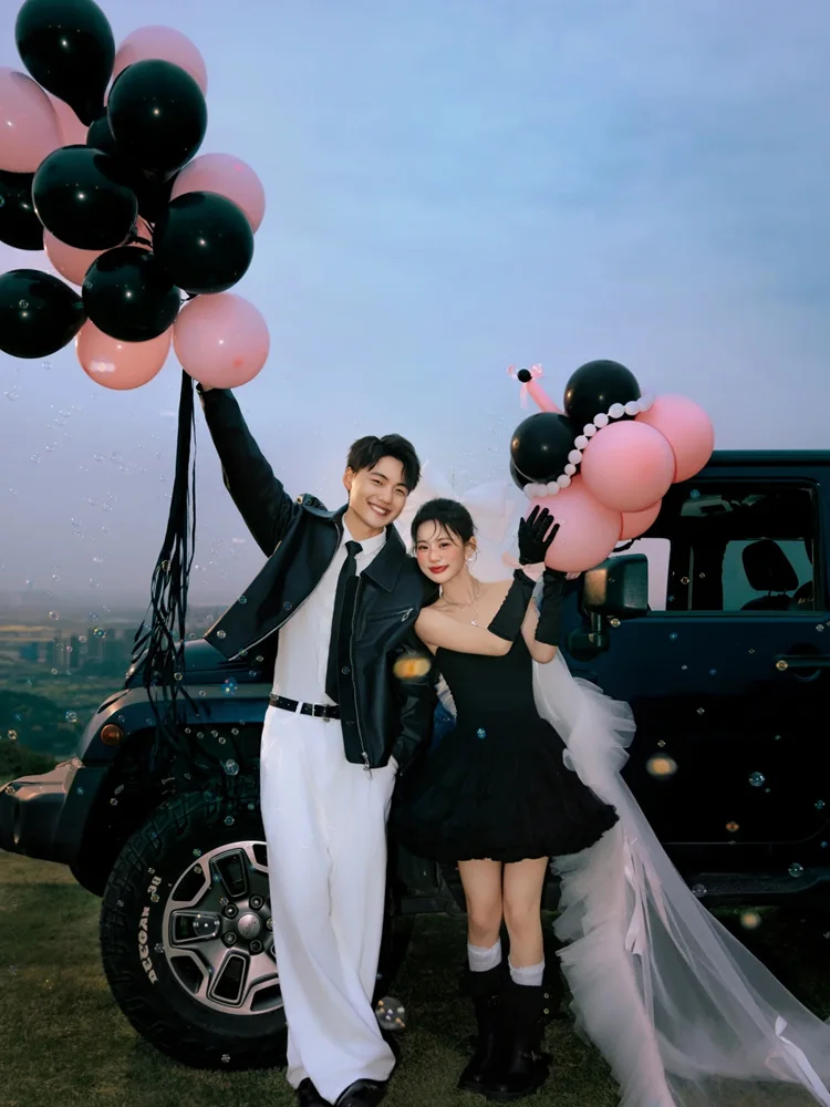 

Outdoor Couple Theme Black Puffy Short Skirt Photography Atmosphere Dress Travel Shoot Forest System Wedding Gown New Model