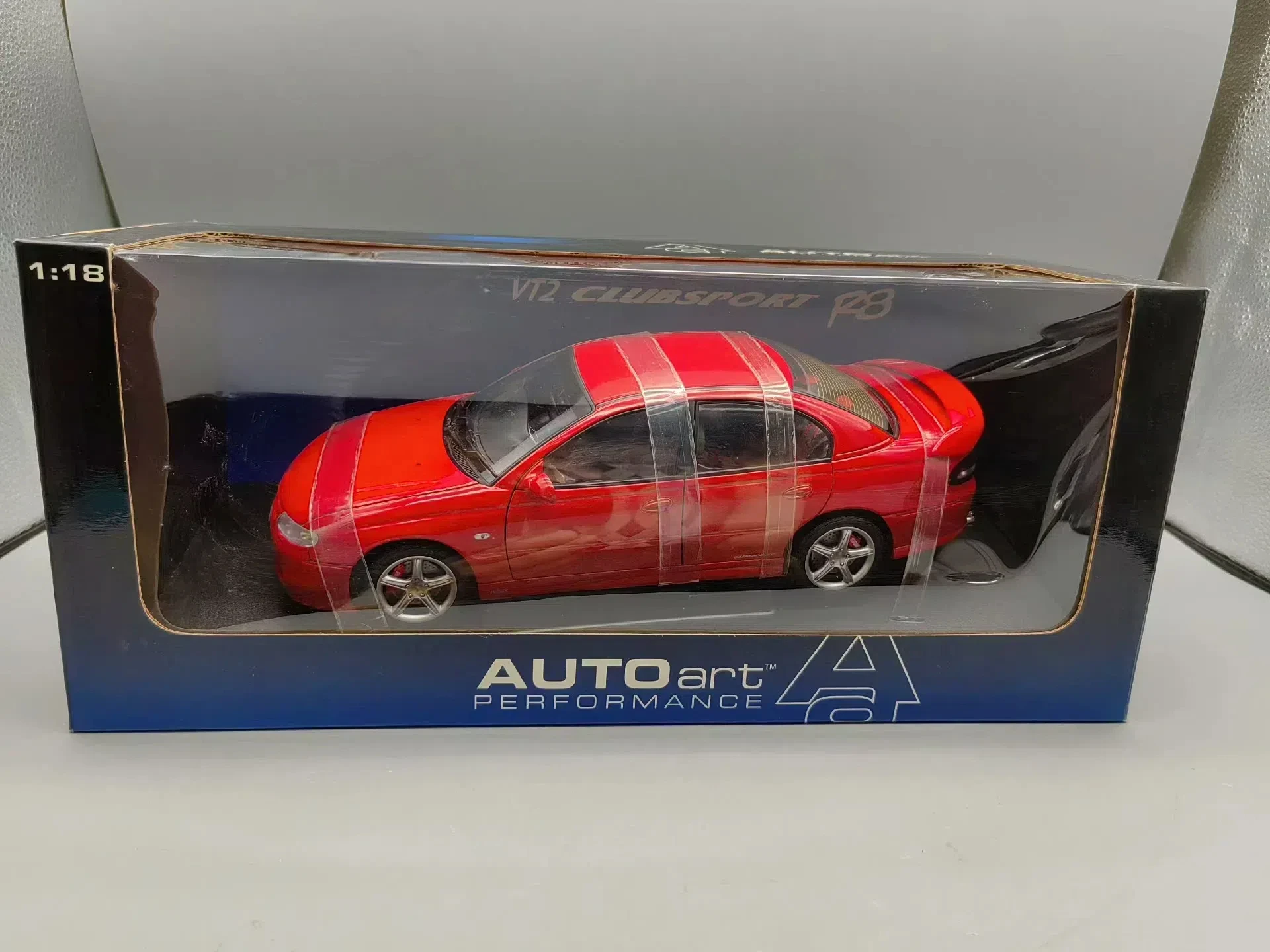 Autoart 1:18 VT2 CLUBSPORT R8 Red Simulation Limited Edition All Open Alloy Metal Static Car Model Toy Gift