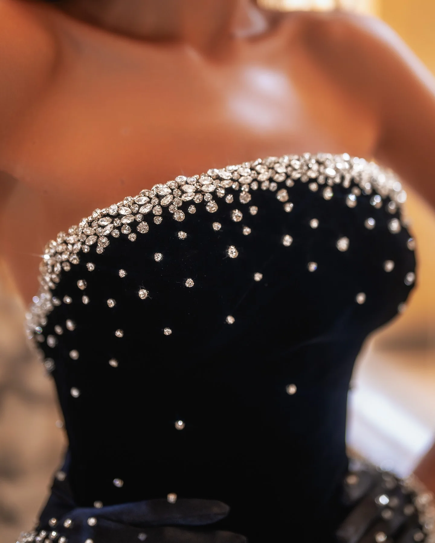 Mini vestido de noche de terciopelo sin tirantes con volantes de malla vestidos de cóctel con cuentas de cristal de lujo nueva gran oferta vestidos de fiesta de terciopelo