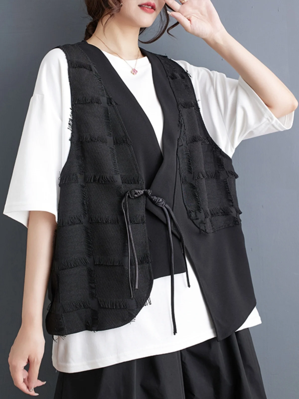 2025年夏 プラスサイズ カジュアル 多用途 レイヤリングベスト ジャケット レトロ ナショナル スタイル デザインセンス 高級感 マッチング アウターウェア