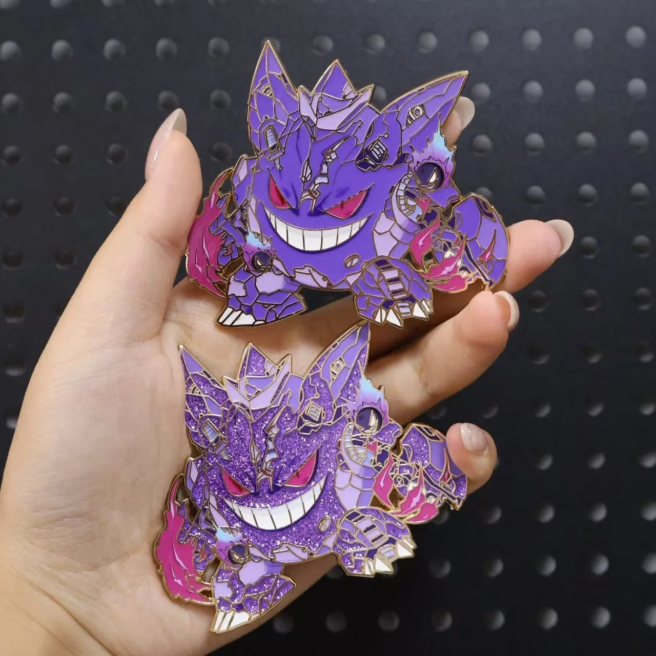 Image of Gastly Gengar ‌ Leuchtende Anstecknadeln, Geister-Monster-Abzeichen, Anime-Broschen für Rucksack, Kleidung, Revers, ACG Cosplay, Spielzeug, Geschenk, Dekoration
