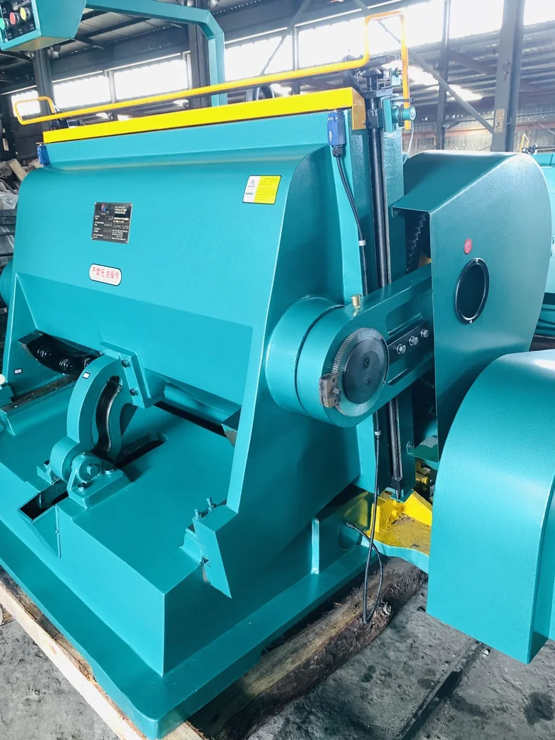 Máquina plegadora y troqueladora de papel semiautomática TFL TAOXING ML750
