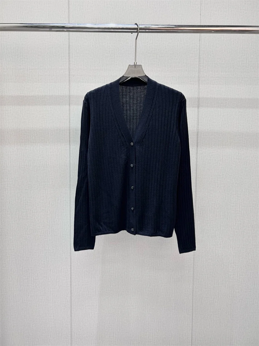 

Women's V-Neck Silk Cashmere Knit Cardigan Stylish Commuter Slimming Top