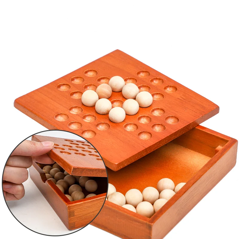 Wooden independent single noble chess ornament
