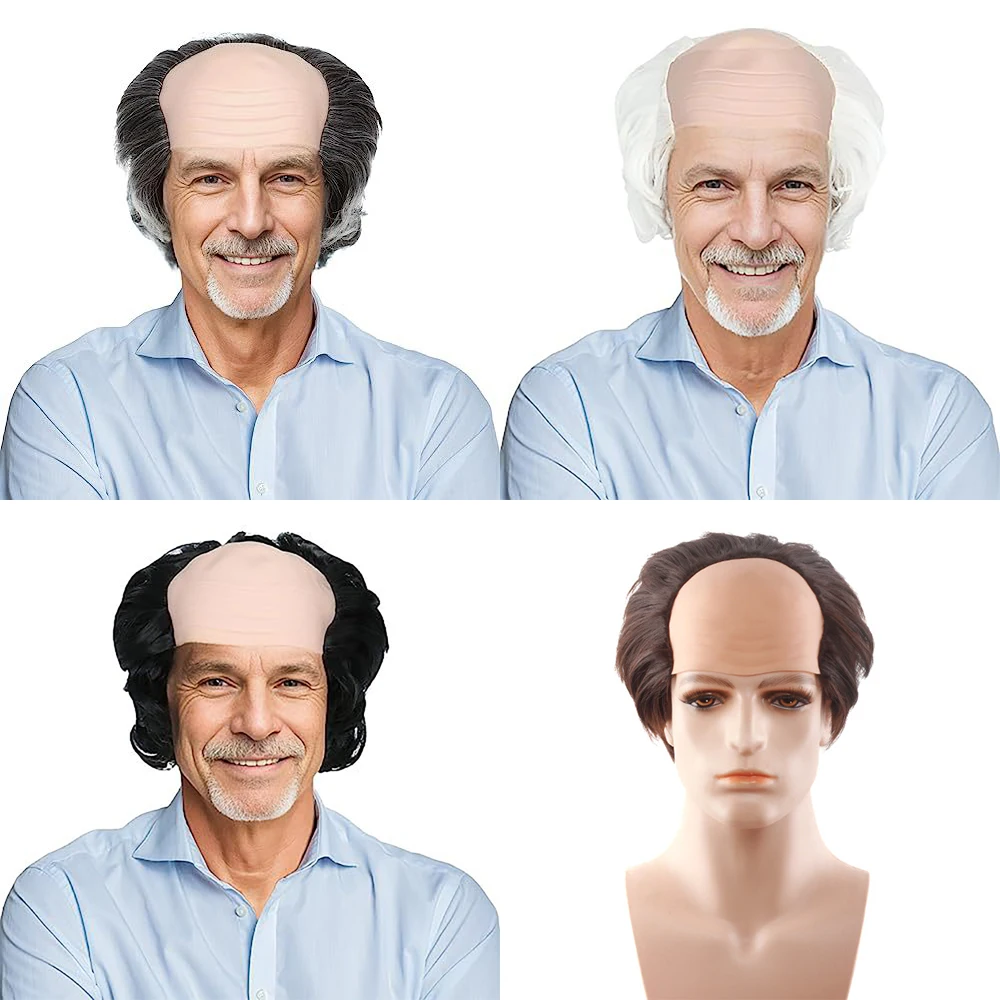 Um velho dirigido uma peruca careca com cabelo em ambos os lados. Ele realizou uma fase de festa de aniversário com cabelo sintético engraçado