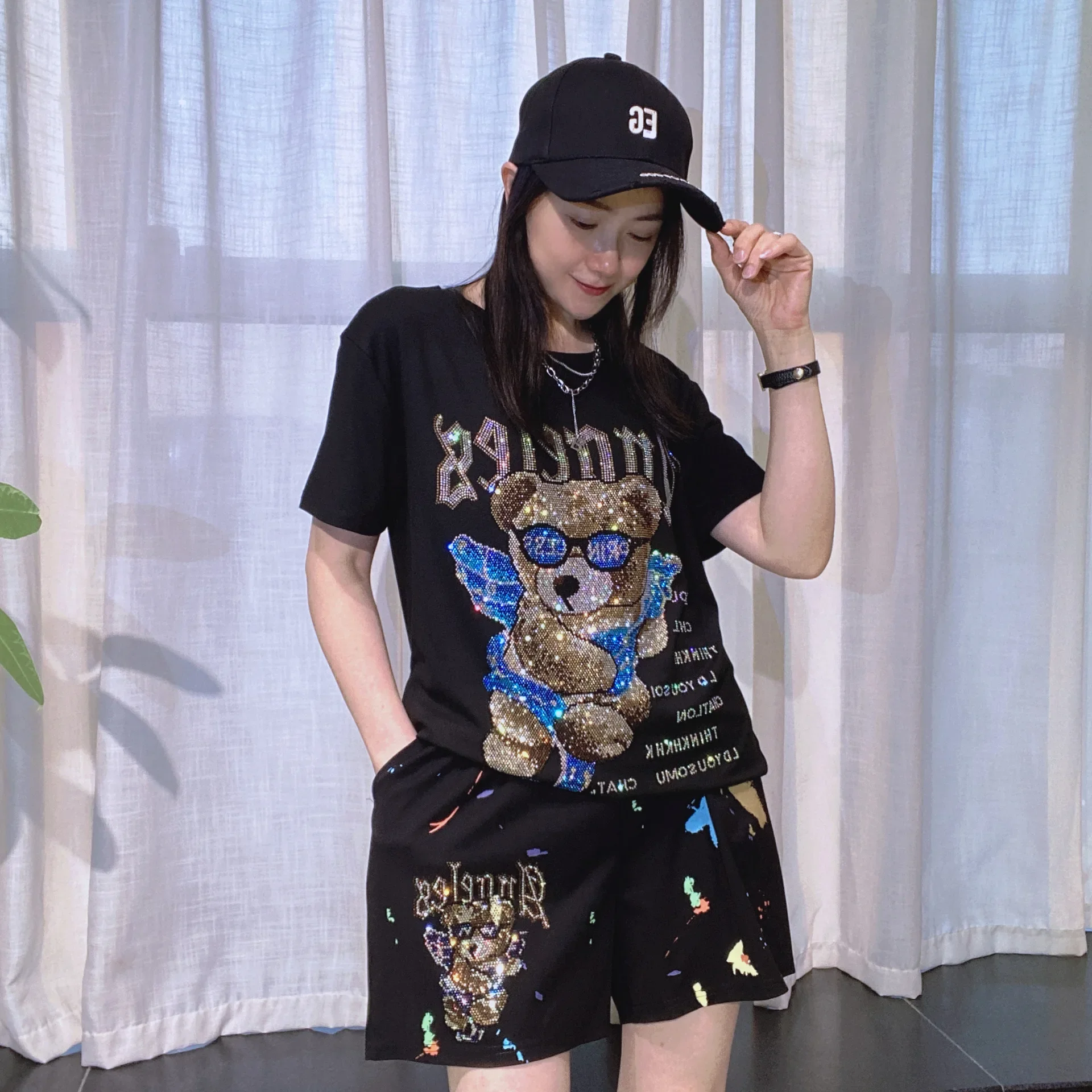 

2025 Summer 2 Piece Sets Womens Outfits Cartoon Bear Diamonds Tracksuit Casual Knitting Tops and Shorts Костюм Женский Летний