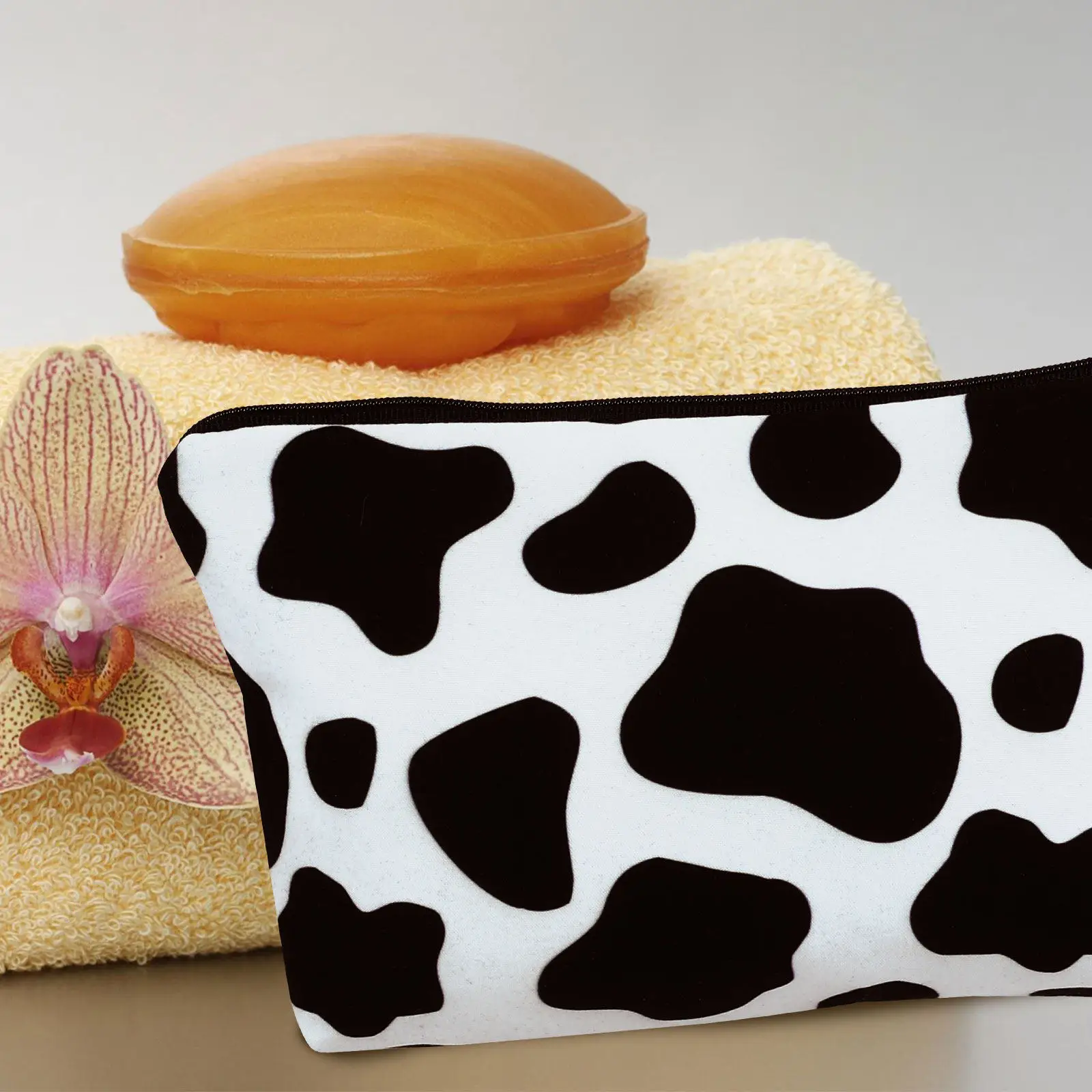

Косметичка с дизайном коровы, 1 шт., мягкая на ощупь, из премиального материала, элегантная дорожная сумка для туалетных принадлежностей для женщин, подарок