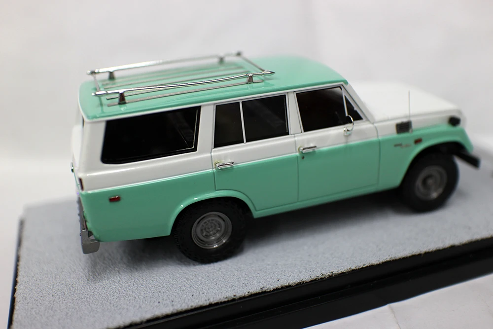 Resin Car Models 1/43 Scale LandCruiser FJ55 For Collection gift