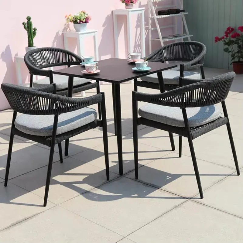 Set da Pranzo Moderno in Alluminio per Esterni con Tavolino e Sedie in Corda per Uso in Magazzino