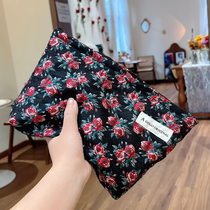 

Ins Fashion Jacquard Cosmetic Bag Clutch Makeup Pouch Large Capacity Portable Skincare Storage Bag Travel Toiletries Organizer