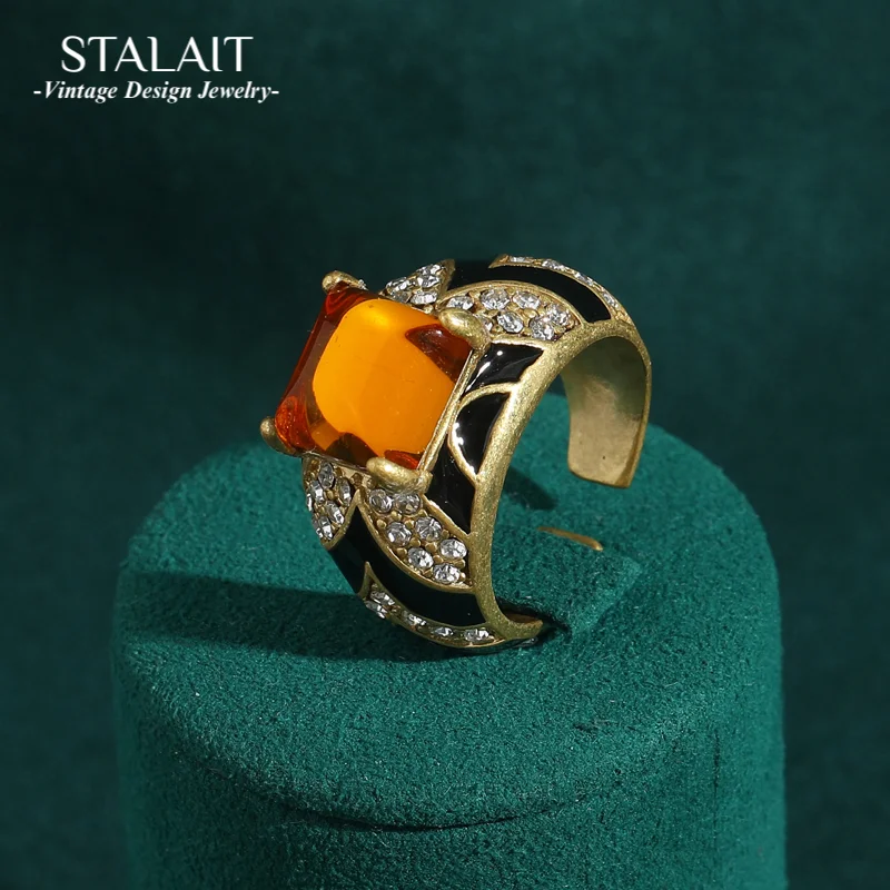 

Vintage Jewelry Leopard Print Rings with Rhinestones Amber Crystal for Woman Gold Color Black Enamel Luxury Party Accessories