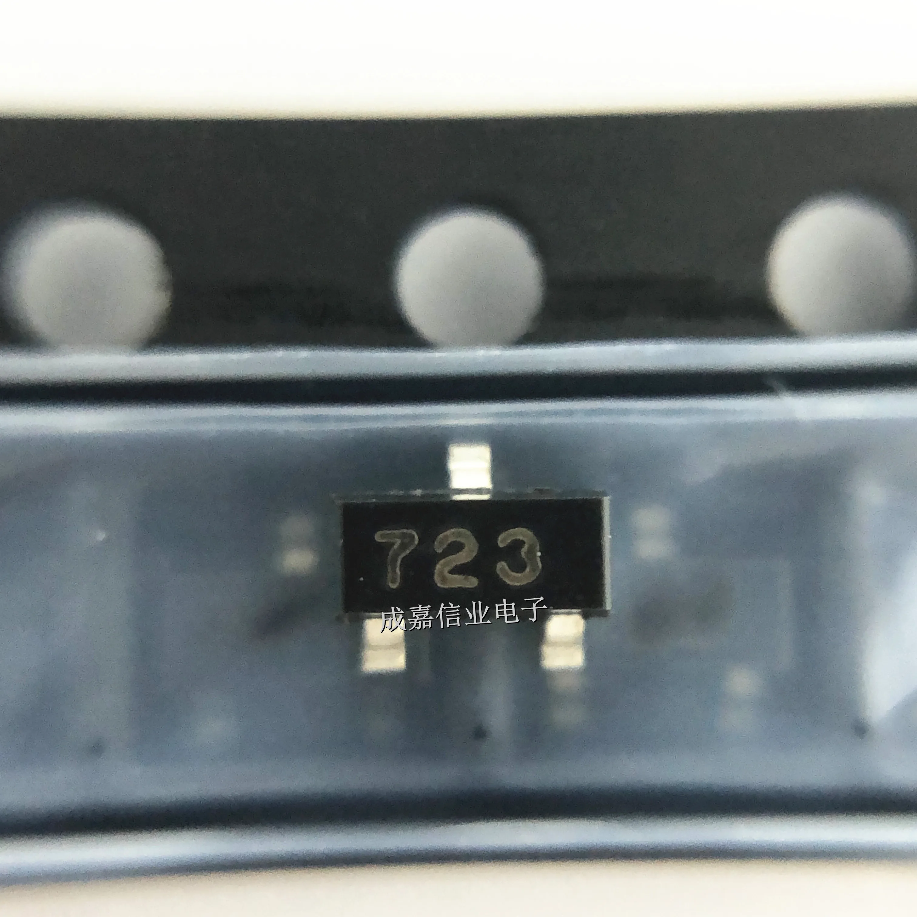 100pcs/Lot FMMT723TA SOT-23-3 MARKING;723 Bipolar Transistors - BJT PNP 1A 100V Operating Temperature:- 55 C-+ 150 C