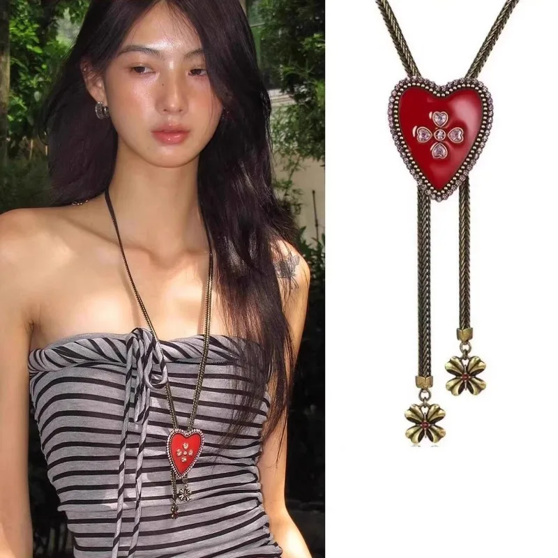 

Retro Heart-Shaped Pendant Y-Necklace Mini Retro-Style Flower Decoration Unique Feminine Jewelry Personalized Sweater Chain