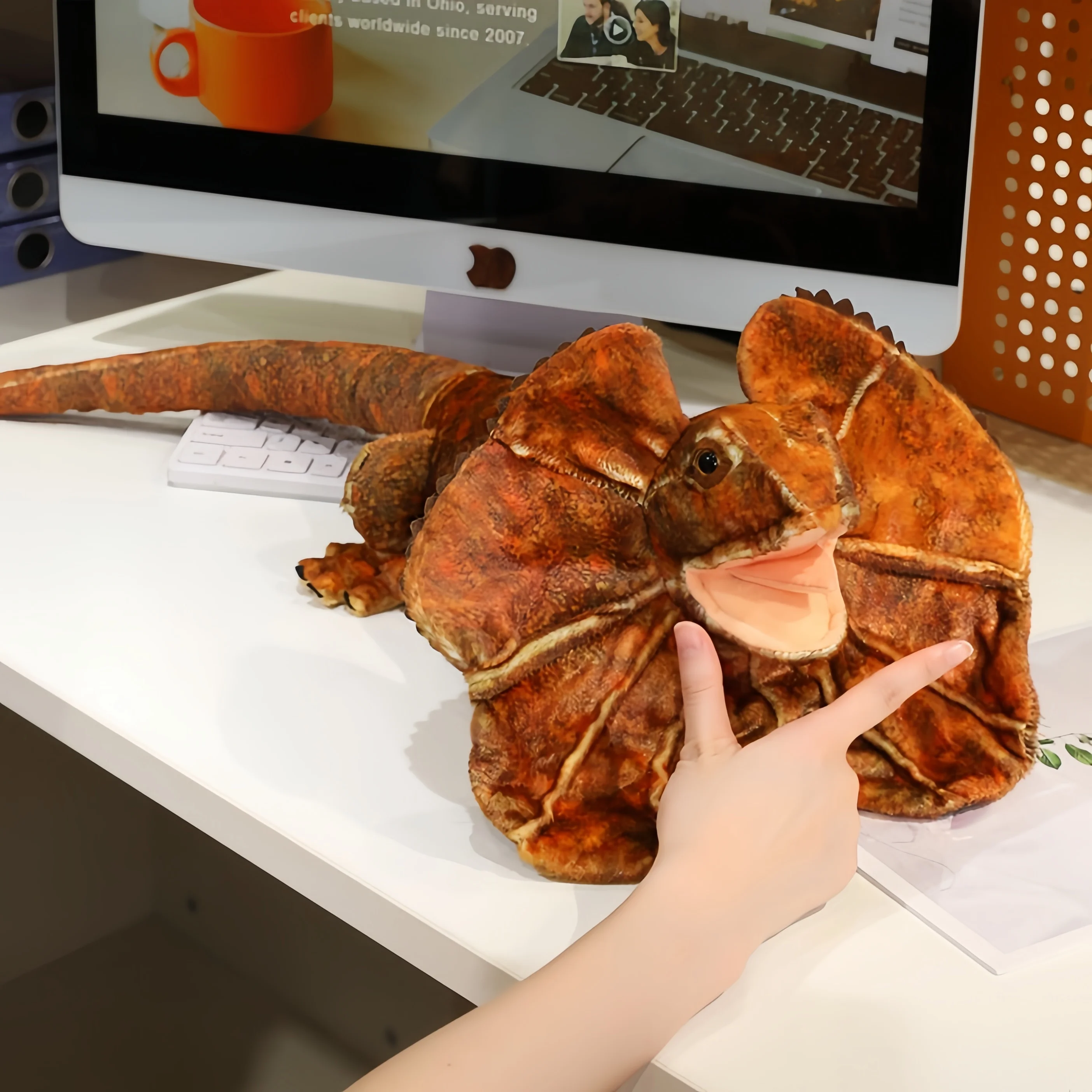 Realistic Frilled Dragon Lizard Stuffed Plush Doll Simulation Reptile Animal Soft Funny Prank Plush Toy Home Decor Birthday Gift