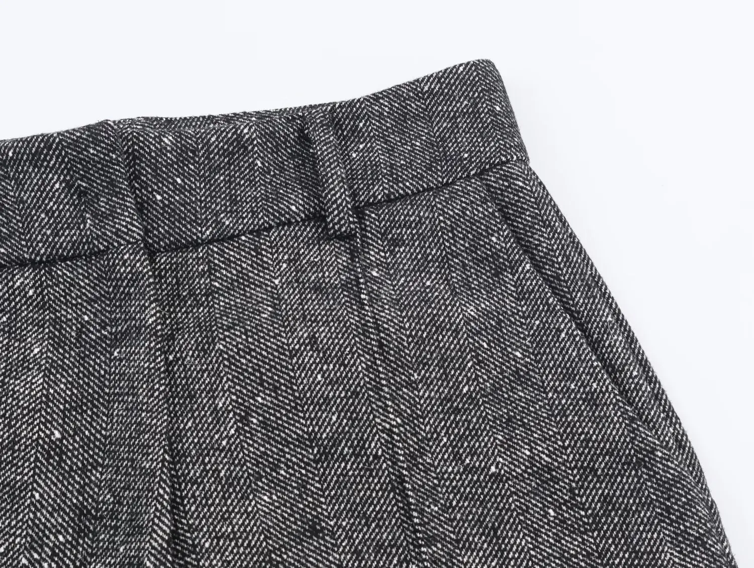 ملابس نسائية جديدة لعام 2025: بنطال عصري عالي الخصر واسع الساق على الطراز الأوروبي والأمريكي مع لمسة نهائية لامعة