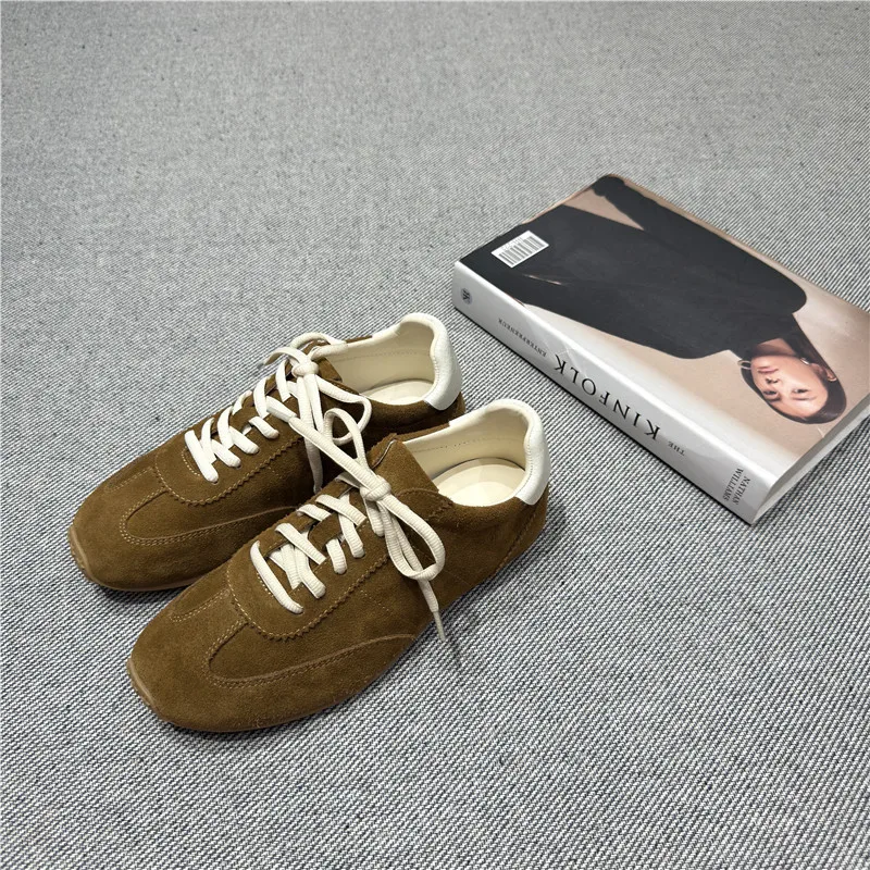 

Новые женские кроссовки на плоской подошве, нескользящие, немецкие тренировочные туфли, женские, больших размеров, из натуральной кожи, весенние, для девушек