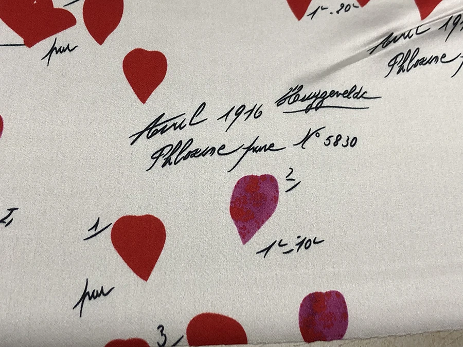 

19 Momme High Quality Real Silk Spandex Satin Fashion Cloth Creamy-white Bottom Red Love Letter Inkjet Designer Fabric