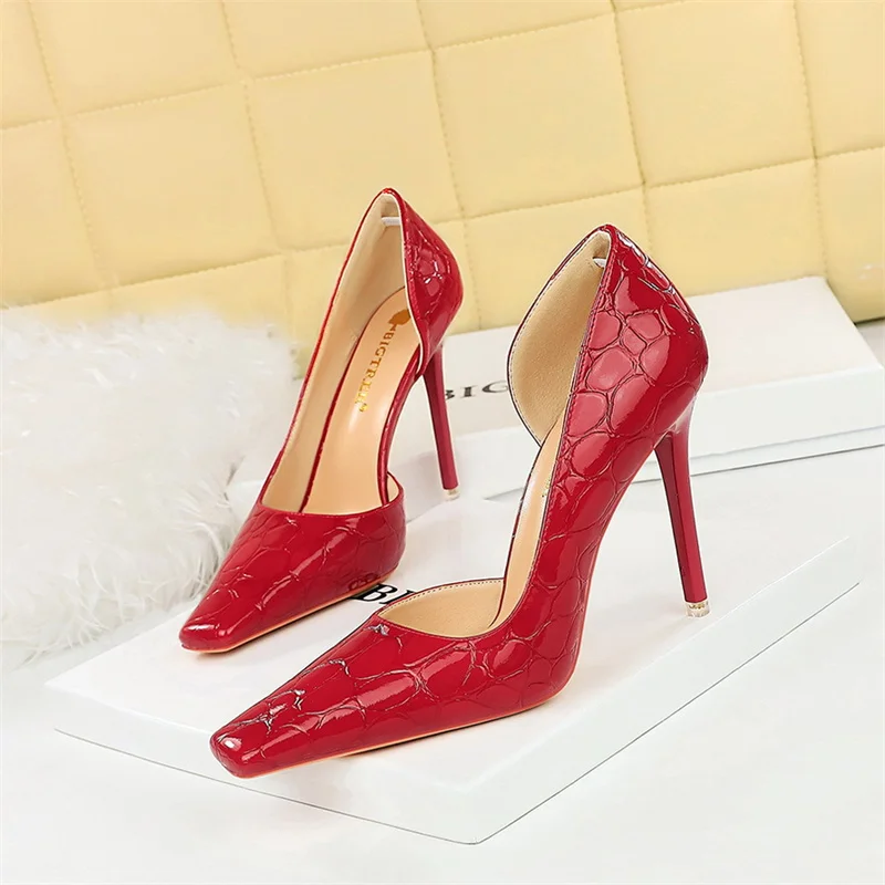 Retro Women Pumps Shallow Mouth Patent Leather Stone Pattern Single Shoes High Heels Square Toe Side Hollow Stilettos