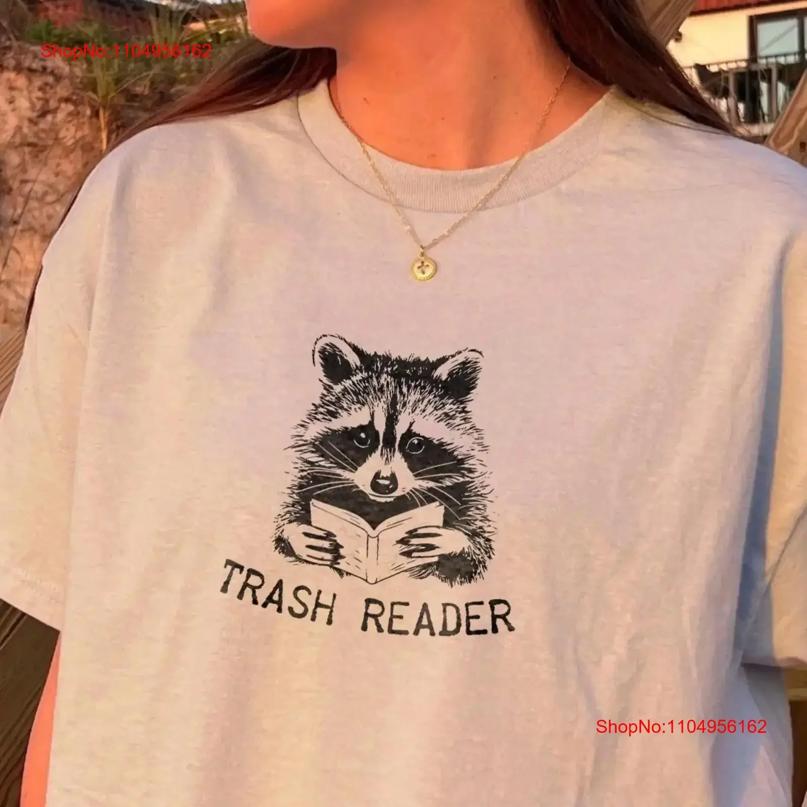 

Футболка Smut Reader Bookish Raccoon Trash Romance Goblincore Fan For Book Lover Funny Smutty Books Art vintage Washed