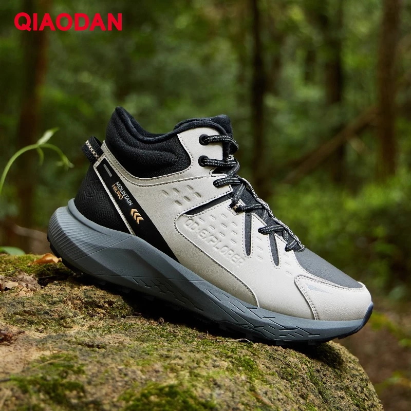 

QIAODAN Men Sports Shoes Outdoor 2025 Winter Fashion High Top Leather Covered Cotton Shock-absorbing Walking Shoes QXB023244230B
