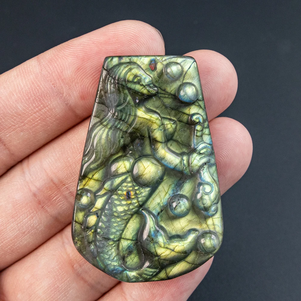

Редкий натуральный кулон из лабрадорита, ручная резная русалка, ультра класс АА, синяя вспышка, коллективный полуфабрикат, ювелирный камень 50X33X9 мм