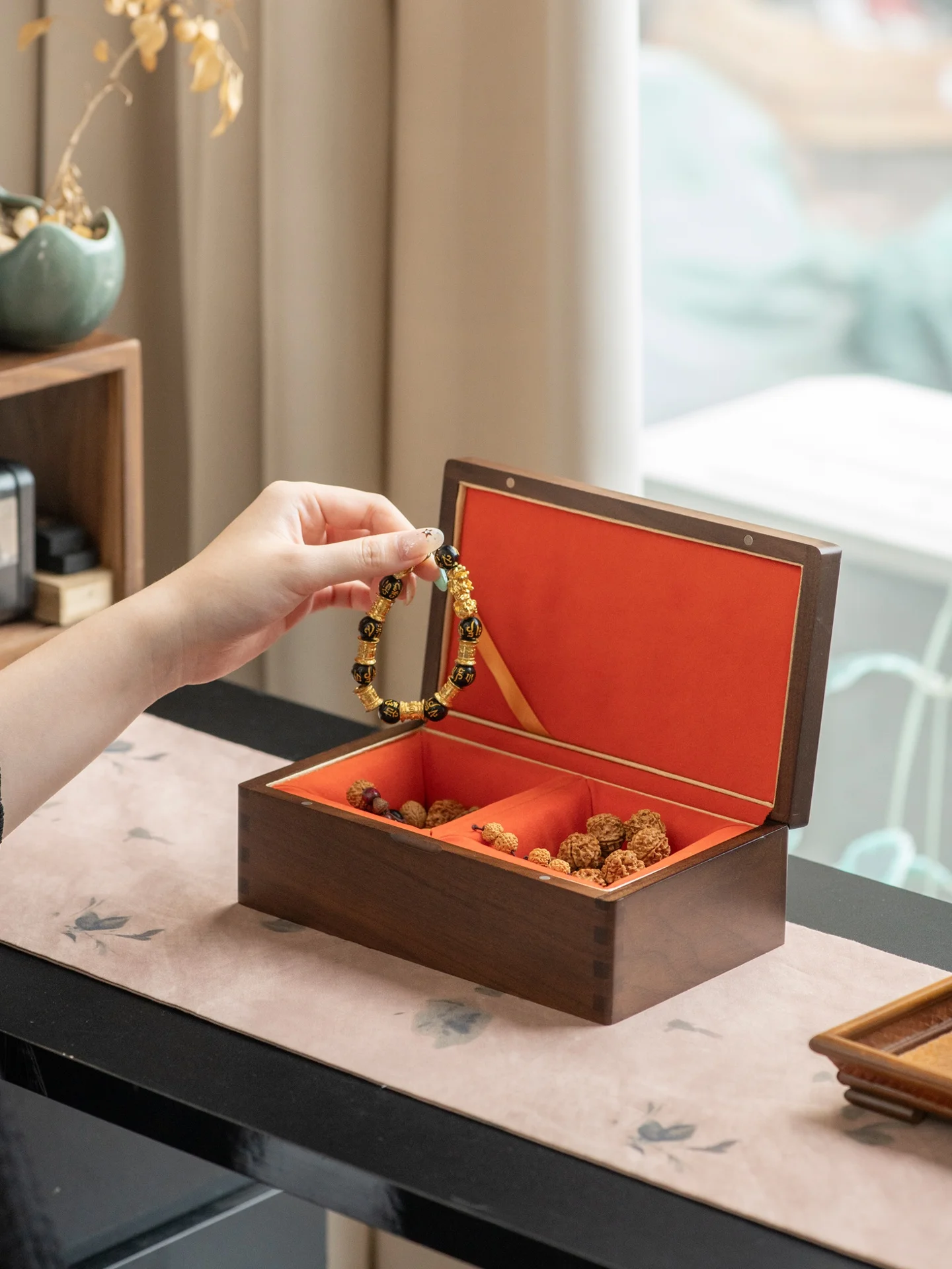 boite-en-bois-haut-de-gamme-pour-le-rangement-de-bracelets-de-perles-en-noyer-fabriquee-a-la-main-style-chinois-boite-a-bijoux-au-design-retro-boite-cadeau