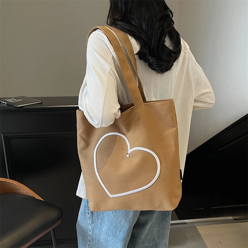 Декоративная холщовая сумка с вышивкой в виде сердца, большая вместительная сумка для подмышек для женщин, студентов, классная сумка через плечо