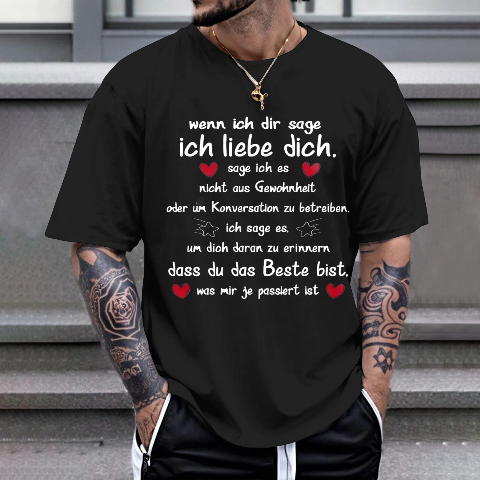 Herren-T-Shirt: „Wenn ich dir sage, dass ich dich liebe, ist es nicht aus Gewohnheit oder um eine Konversation aufrechtzuerhalten, sondern um dich daran zu erinnern, dass du das Beste bist, was mir je
