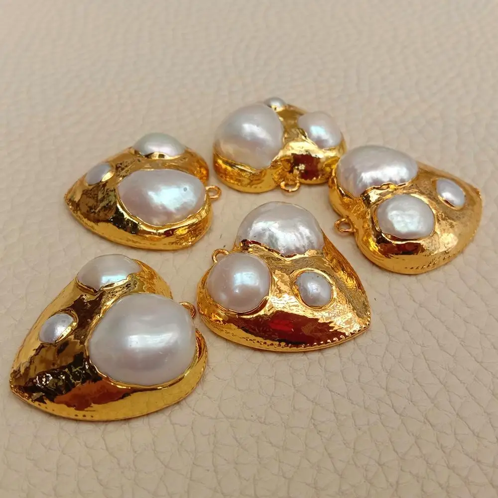 

5 Pcs Heart Shape Freshwater Pearl Gold Electroplated Charm connector