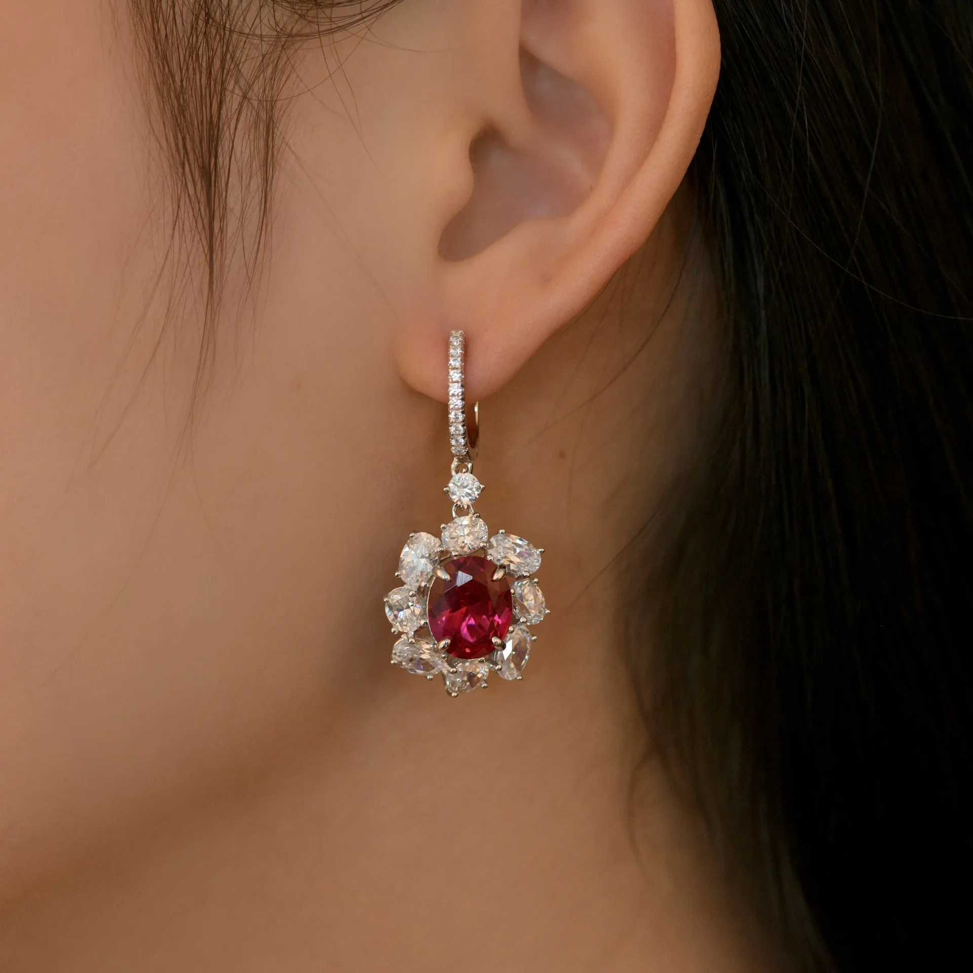 

New S925 Silver Ruby 9 * 11 Egg shaped 4.5 Carat European and American Luxury Full Diamond Ear Buckle marry Jewelry