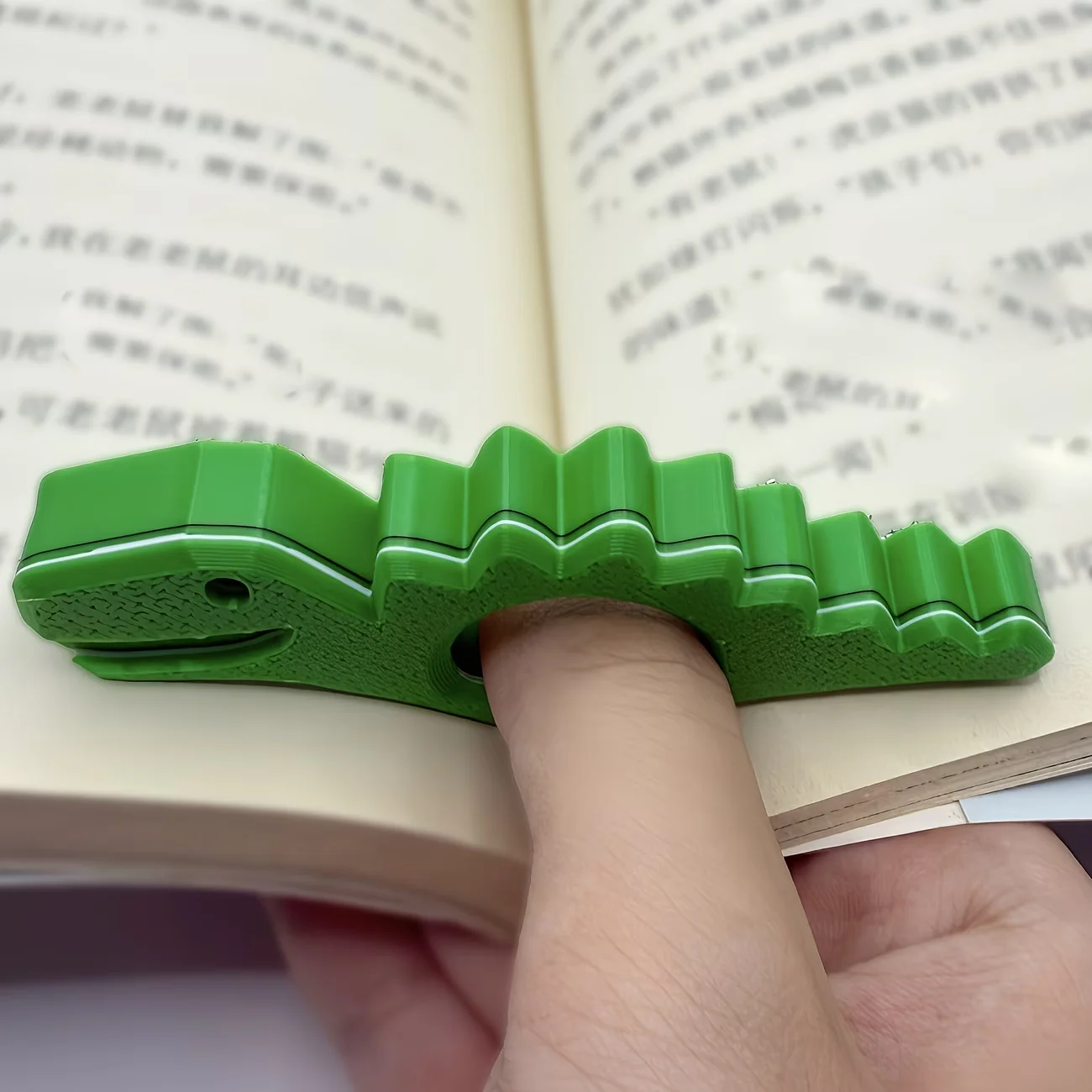2 pcs Dinosaur Thumb Bookmarks - Green Dinosaur Design Portable Page Separator Dinosaur Room Decor