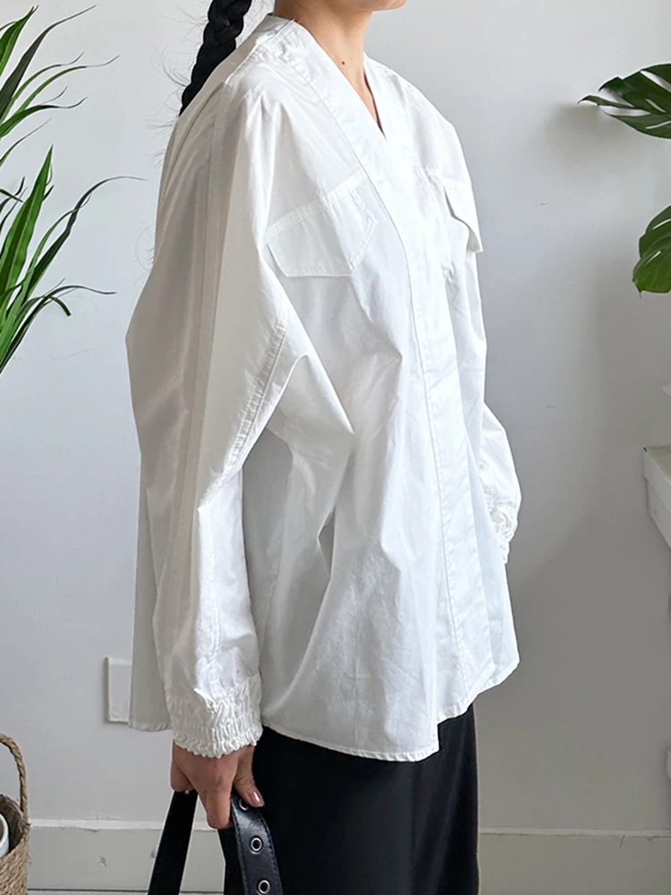 [EAM] Women White Spliced Big Size Elegant Blouse New V-neck Long Batwing Sleeve Shirt Fashion Tide Spring Autumn 2024 1DH6891