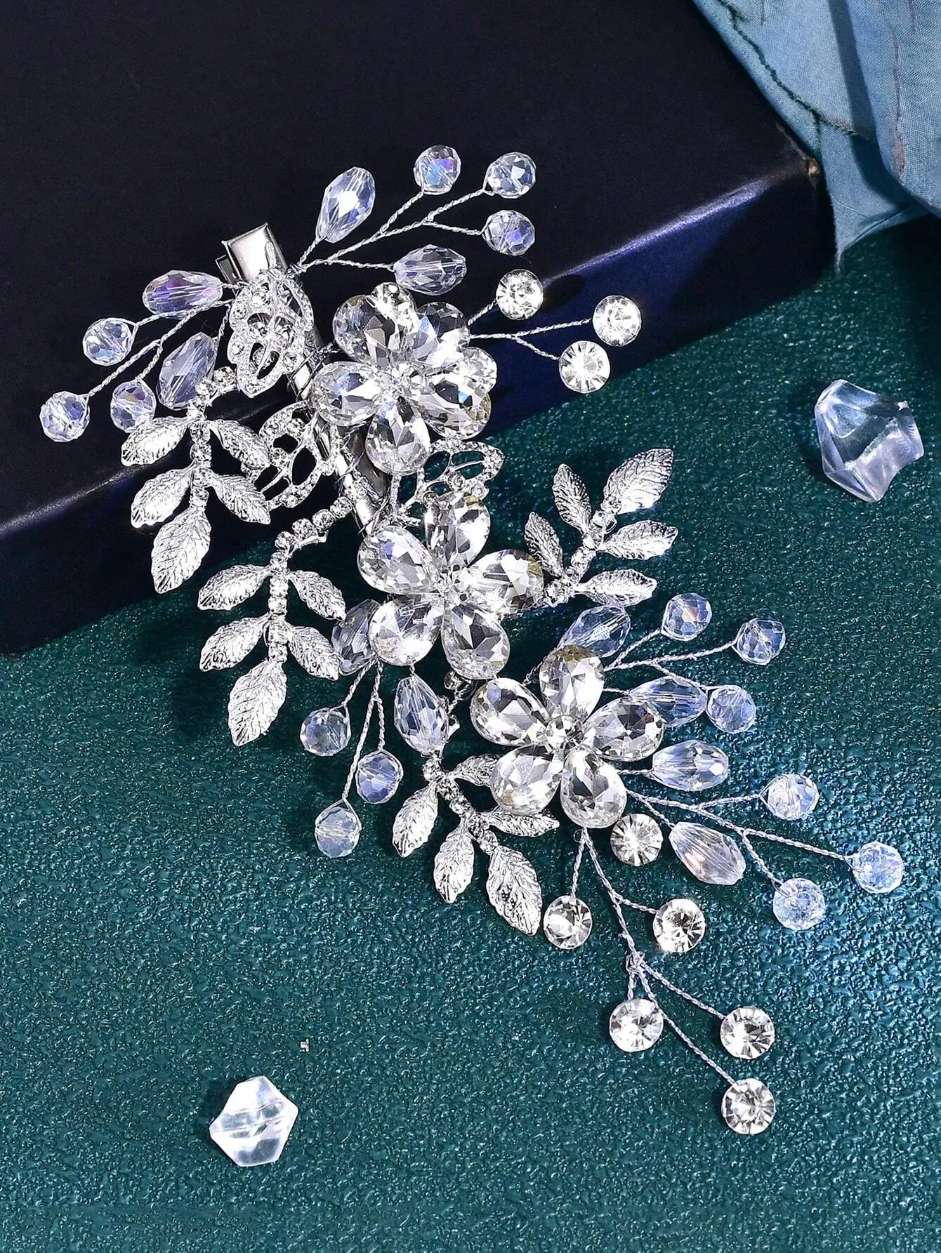 

Сверкающий хрустальный свадебный головной убор с зажимом-уточкой, аксессуары для волос ручной работы из сплава в форме листьев для женщин, подходят для свадьбы, вечеринки.
