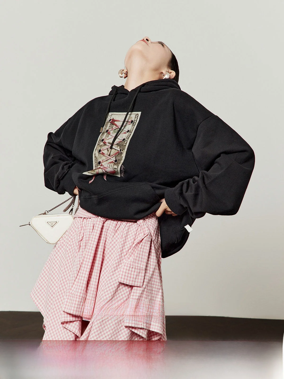 

Loose Casual Black Hoodie Women's Sweatshirt Spring 2026 New Style Ribbon Dollar Design Comfortable Long Sleeve Top