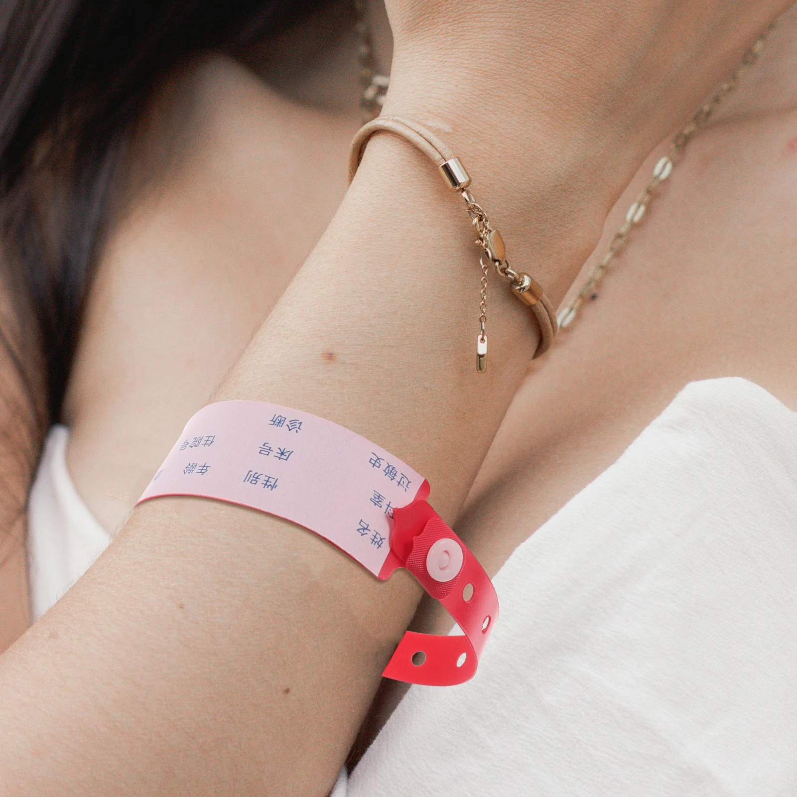 100 szt. Opaski identyfikacyjne szpitalne, czerwone, jednorazowe, wodoodporne, dla dorosłych pacjentów, medyczne opaski bezpieczeństwa.