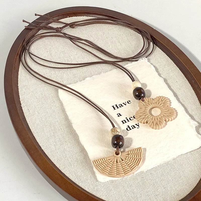 Bohemian Ethnic Braided Rope Necklace Imitation Rattan Flower Fan-shaped Pendant Retro Handmade Collar Jewelry Women Holiday