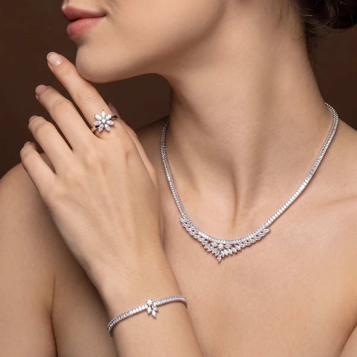 1 Set of Luxurious and Elegant Jewelry Set with Sparkling Cubic Zirconia and Wheat Ear Design, Suitable for Women to Wear at Weddings and Banquets. Gift Box Not Included