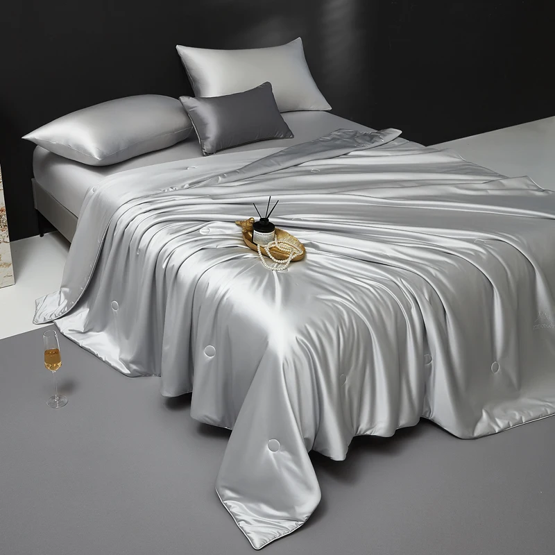 Silk Blanket with  Mulberry Silk Filled Summer Air Condition Throw Blanket Lightweight and Ultra Soft Thin Summer Comforter