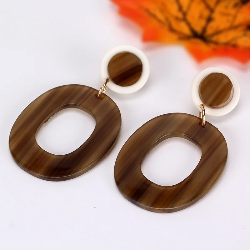 أقراط جديدة بنية شبه شفافة غير منتظمة