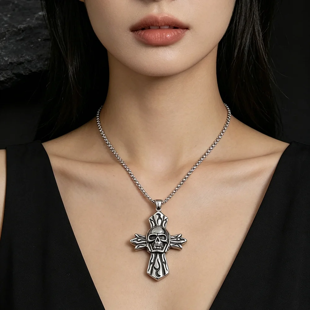 Retro cast cross skull stainless steel necklace, waterproof and non-fading blackening process, bulk sales pendant