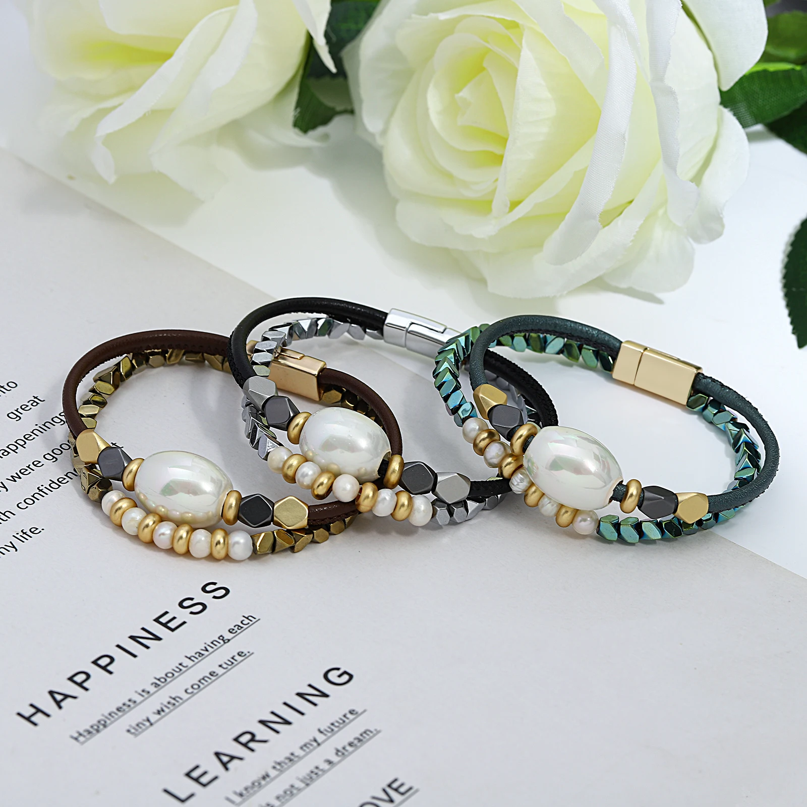 

Amorcome Elegant Irregular Geometric Bead Leather Bracelet for Women Double-layer Winding Magnetic Buckle Bracelet Jewelry Gift