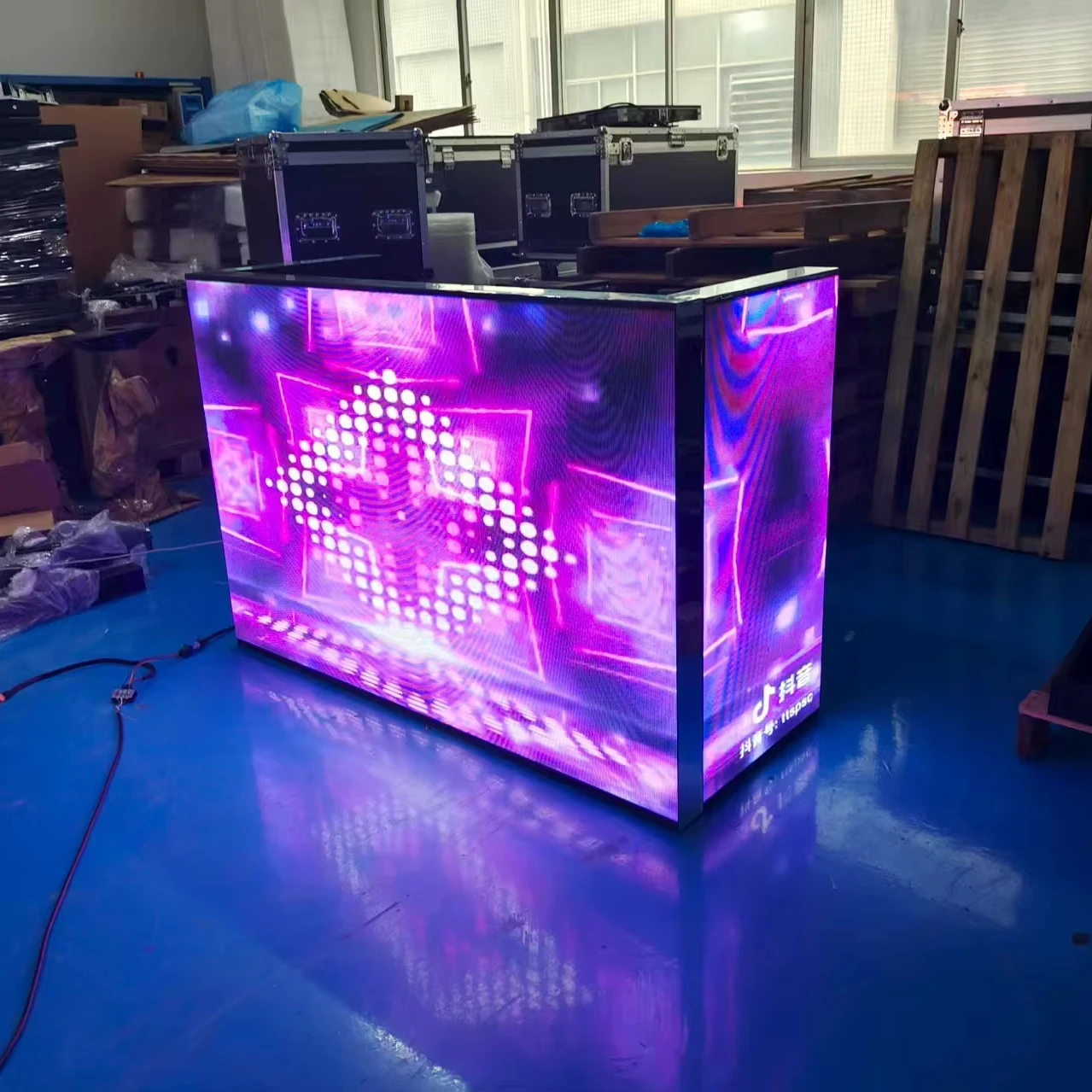 

Waterproof three-sided diode display, bar table