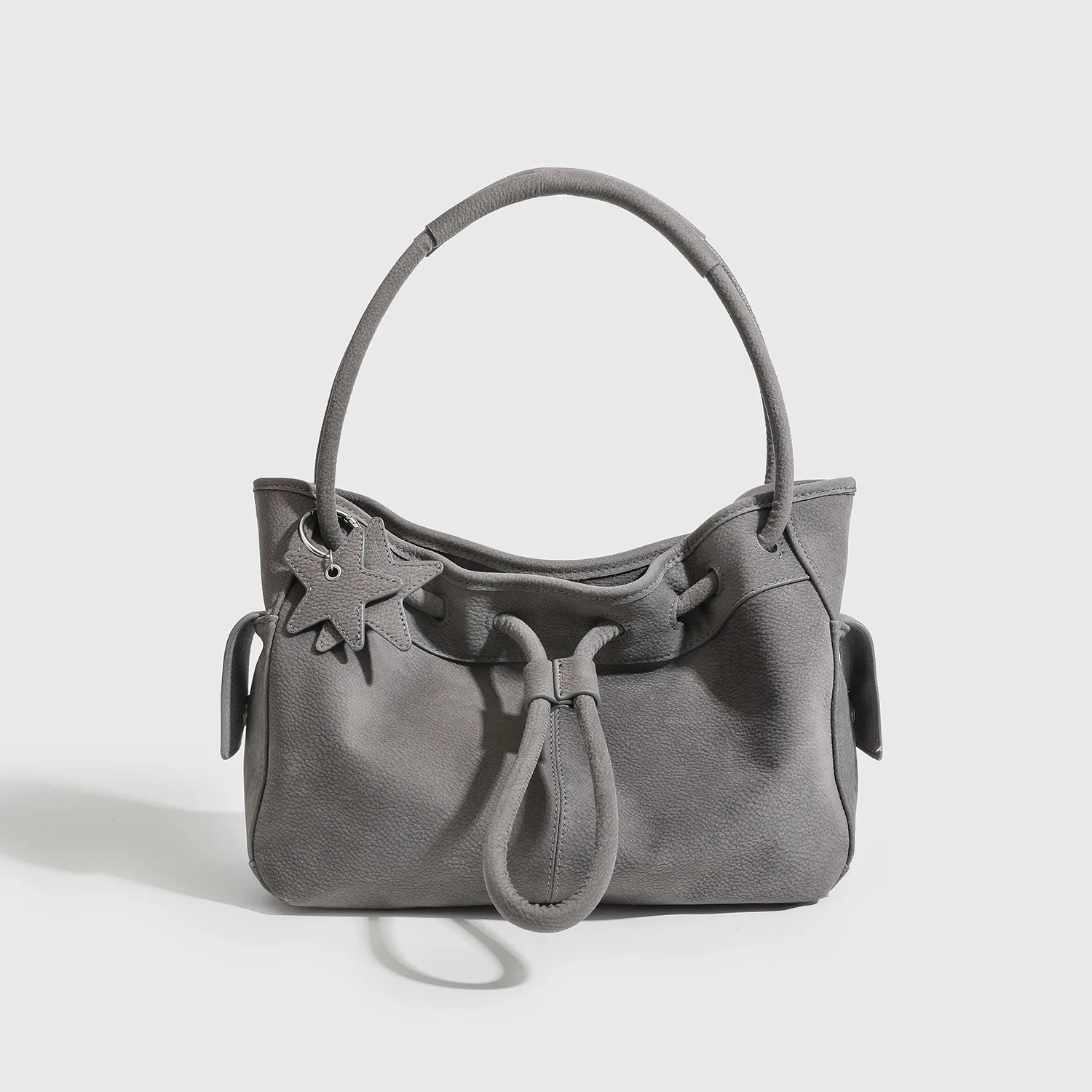 

Стильные кожаные сумки для подгузников от дизайнеров класса люкс для женщин: элегантные, вместительные, минималистичные, модные сумки через плечо.