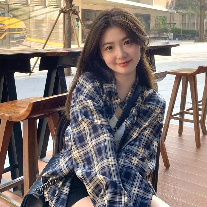 

2025 Vintage Long Sleeve Plaid Shirt Women Korean Single Breasted Pocket Blouse Woman Spring Autumn Turn Down Collar Loose Shirt