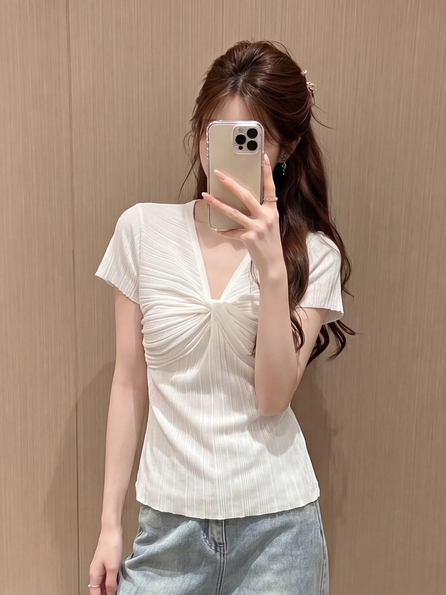 

White Knitted Short Sleeve T-Shirt Women's Fashion Slim Fit V-Neck Top Casual Style Summer Trend High-End Sensation Beautiful